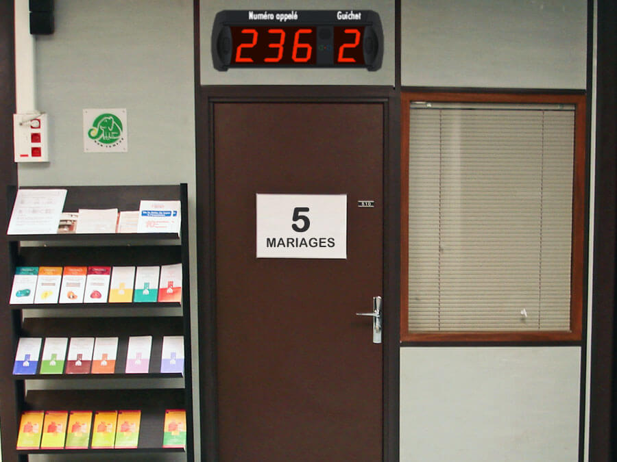afficheur numérique multiplex 3+1 numéro ticket guichet gestion file attente pupitre radio sans fil filaire mairie