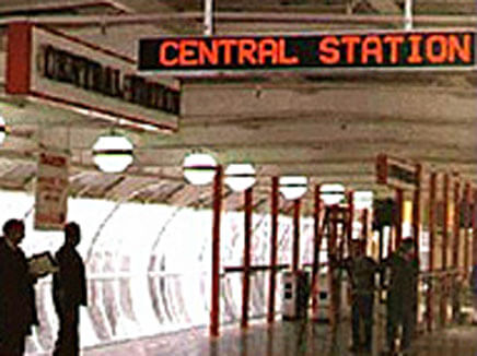 panneau écran bandeau journal monoligne lumineux led del diode extérieur intérieur gare sncf quai