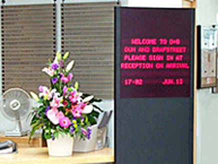 panneau écran bandeau journal totem multiligne lumineux led del diode électroluminescente information accueil entreprise