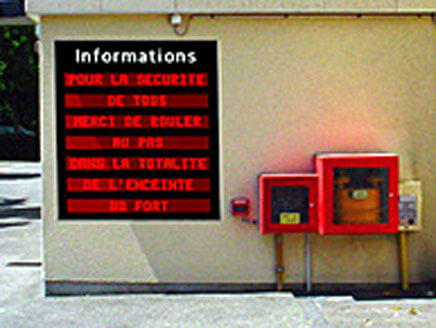 panneau écran bandeau journal multiligne lumineux led del diode électroluminescente information sécurité usine