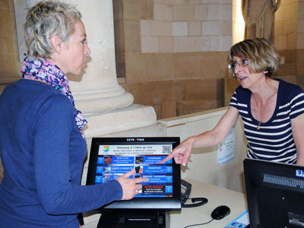 borne accueil visiteur administré public gestion file attente écran couleur tactile imprimante tickets mairie