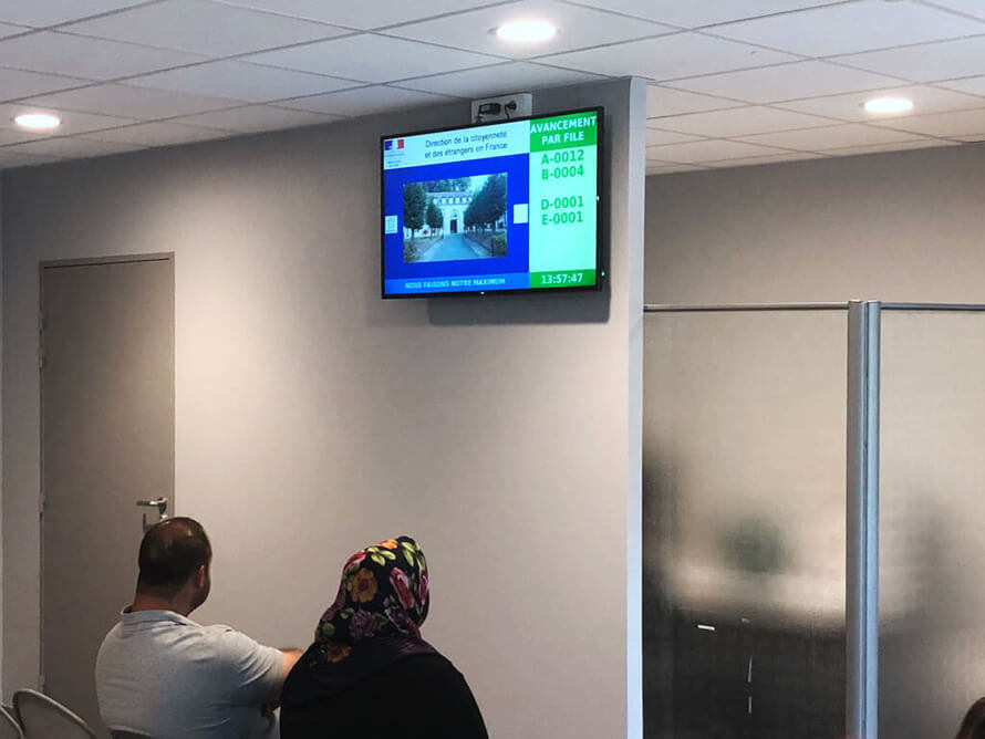moniteur écran télévision tv vidéo gestion file ticket attente salle préfecture de l